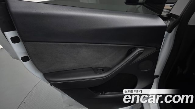 Tesla Model Y 2022 — photo 15