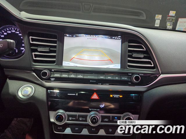 Hyundai AVANTE 2020 — photo 16
