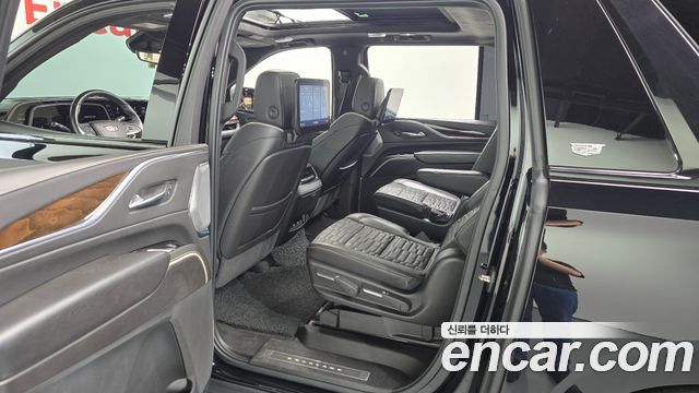 Cadillac Escalade 2021 — photo 11