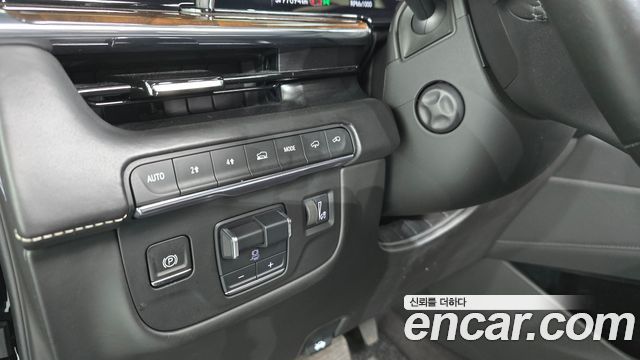 Cadillac Escalade 2021 — photo 17