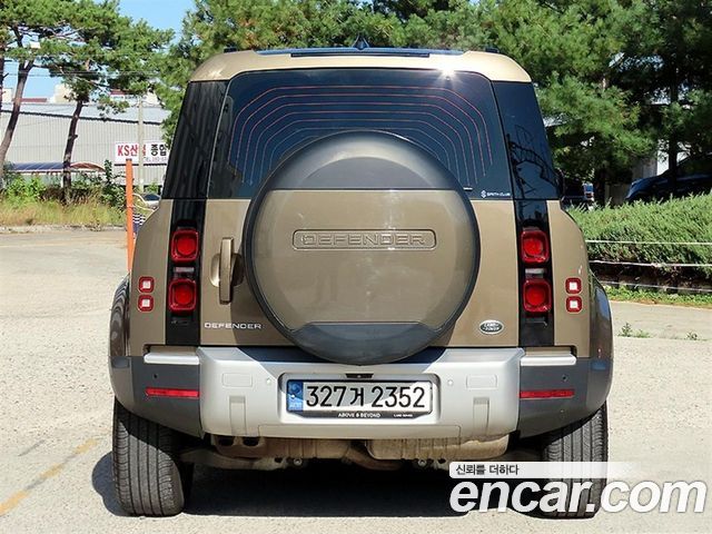 Land Rover Defender 2023 — photo 4