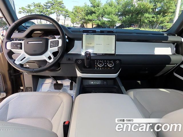 Land Rover Defender 2023 — photo 7