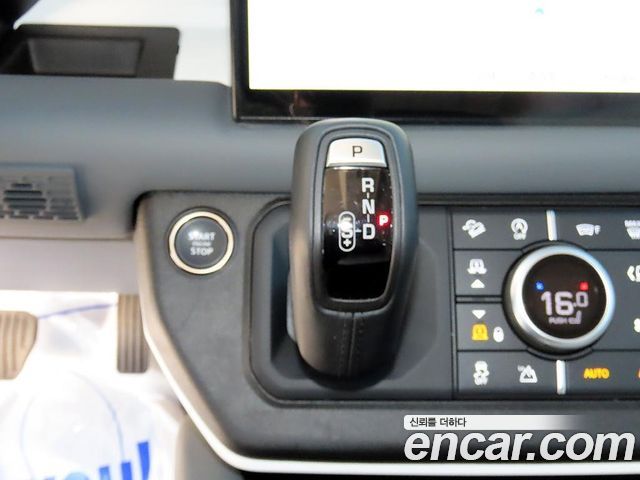 Land Rover Defender 2023 — photo 9