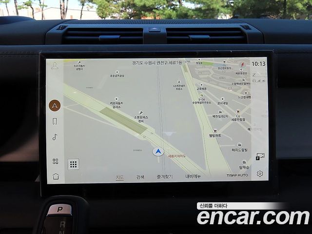 Land Rover Defender 2023 — photo 13