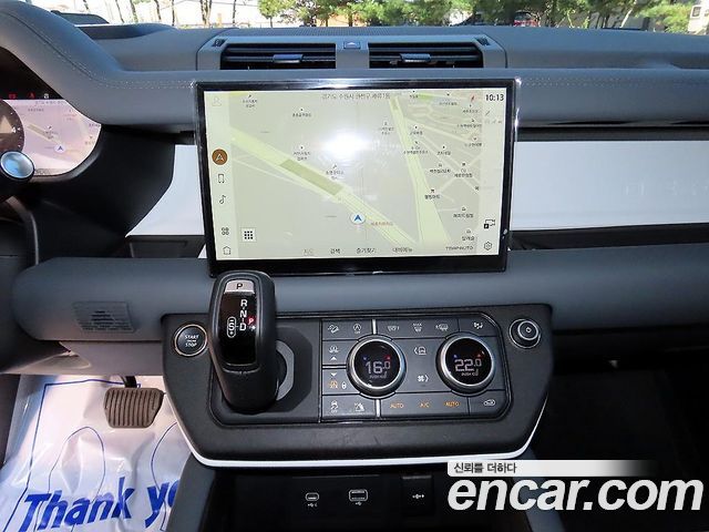 Land Rover Defender 2023 — photo 16