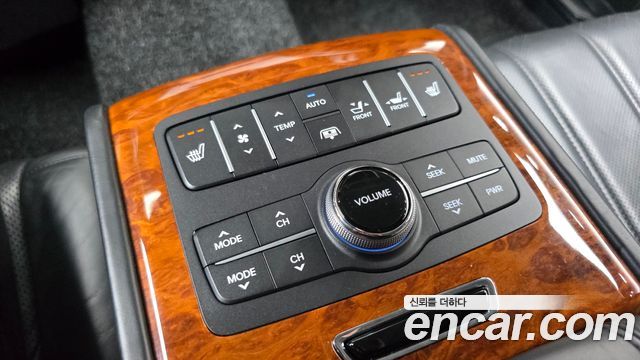 Hyundai Equus 2010 — photo 18
