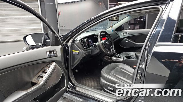 Kia K5 2011 — photo 10