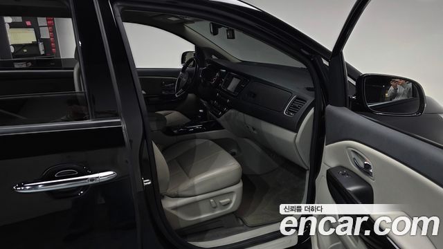 Kia Canival 2019 — photo 17
