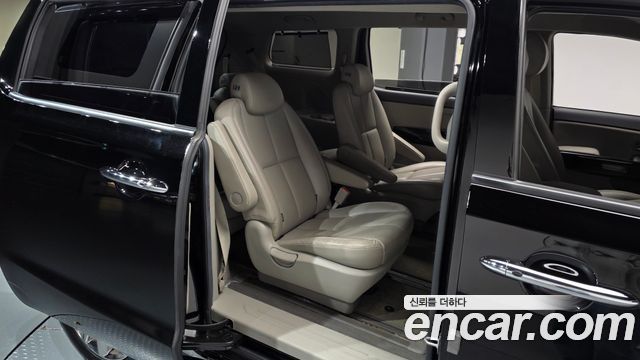 Kia Canival 2019 — photo 18