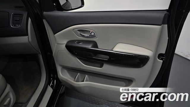 Kia Canival 2019 — photo 14