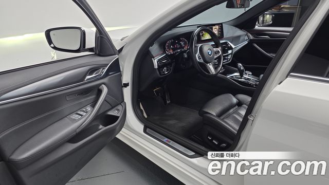 BMW 5-Series 2023 — photo 13