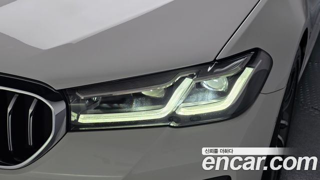 BMW 5-Series 2023 — photo 8
