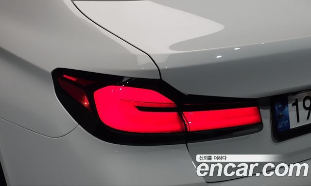 BMW 5-Series 2023 — photo 9