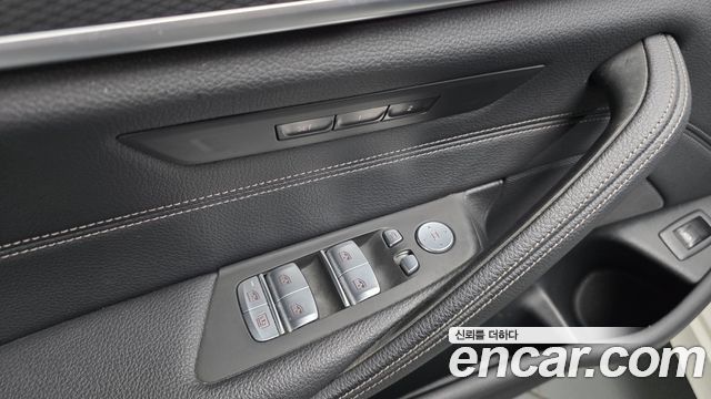 BMW 5-Series 2023 — photo 28