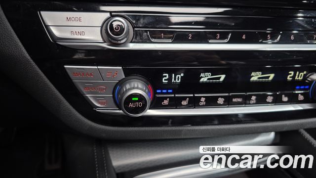 BMW 5-Series 2023 — photo 33