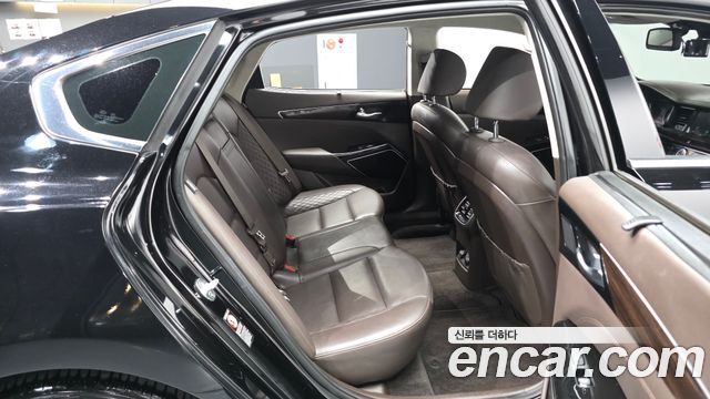 Kia K7 2018 — photo 18