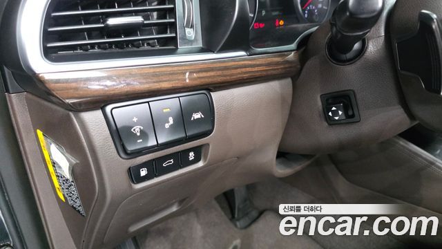 Kia K7 2018 — photo 22