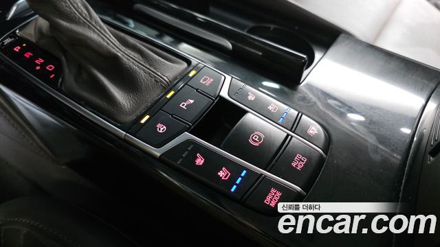 Kia K7 2018 — photo 23