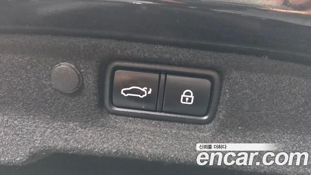 Kia K7 2018 — photo 26
