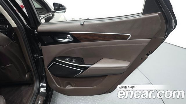 Kia K7 2018 — photo 15