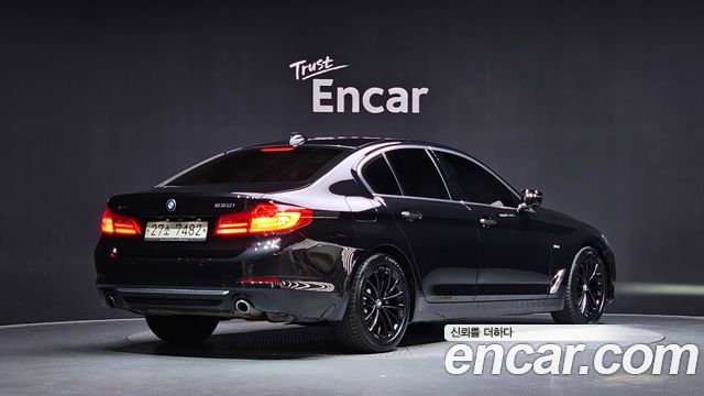 BMW 5-Series 2018 — photo 2