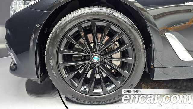 BMW 5-Series 2018 — photo 5