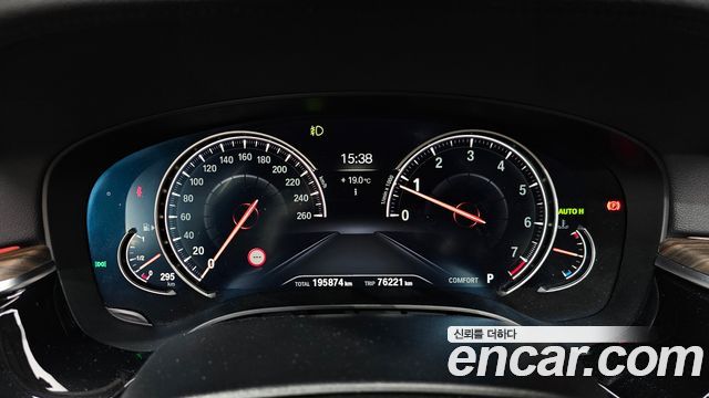 BMW 5-Series 2018 — photo 8