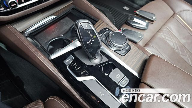 BMW 5-Series 2018 — photo 9