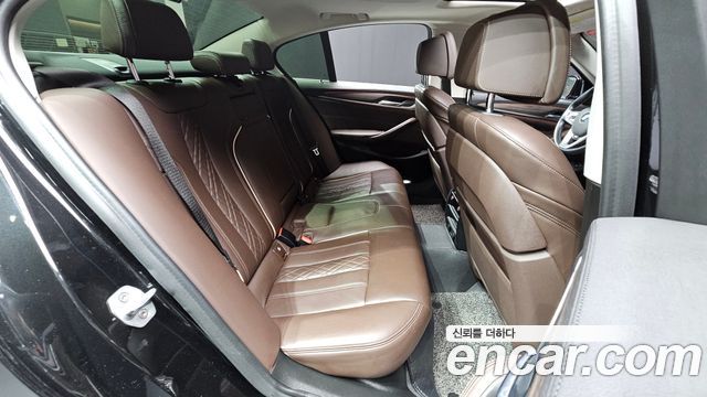 BMW 5-Series 2018 — photo 12