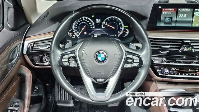 BMW 5-Series 2018 — photo 14