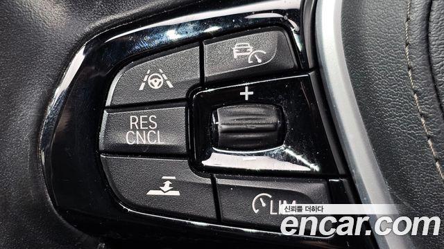 BMW 5-Series 2018 — photo 15