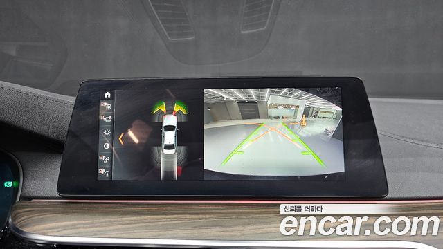 BMW 5-Series 2018 — photo 17