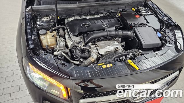 Mercedes-Benz GLB-Class 2020 — photo 6