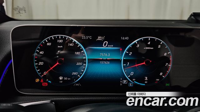 Mercedes-Benz GLB-Class 2020 — photo 11