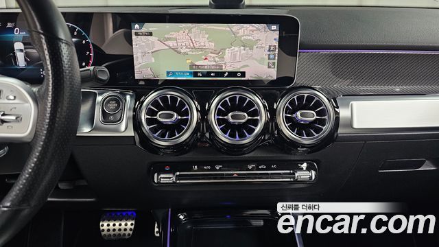 Mercedes-Benz GLB-Class 2020 — photo 18