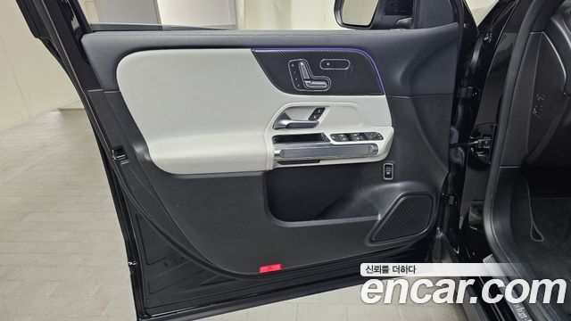 Mercedes-Benz GLB-Class 2020 — photo 14
