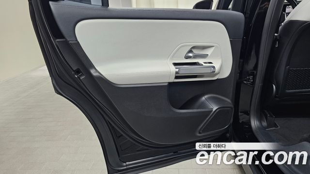 Mercedes-Benz GLB-Class 2020 — photo 15