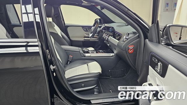 Mercedes-Benz GLB-Class 2020 — photo 16