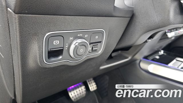 Mercedes-Benz GLB-Class 2020 — photo 27