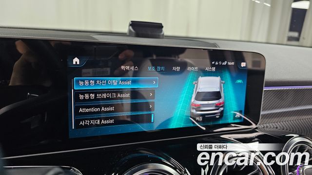 Mercedes-Benz GLB-Class 2020 — photo 30