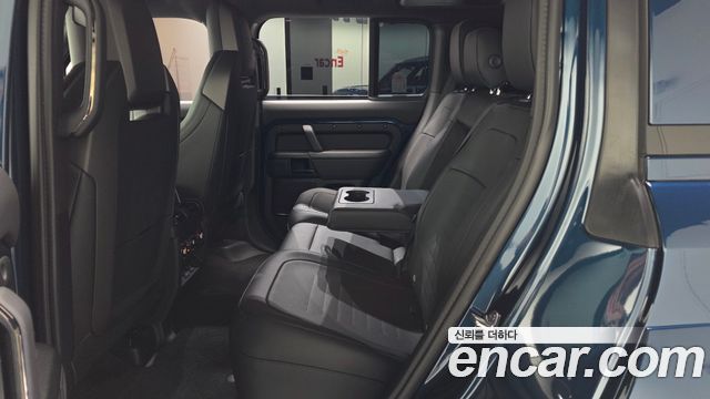 Land Rover Defender 2026 — photo 4