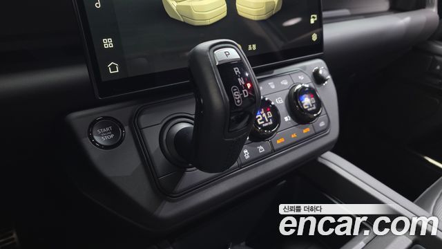 Land Rover Defender 2026 — photo 13