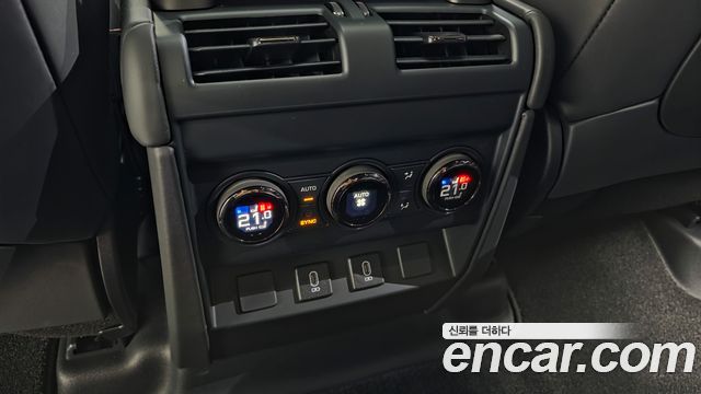 Land Rover Defender 2026 — photo 18