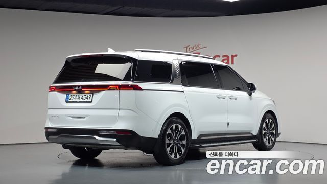 Kia Canival 2023 — photo 2
