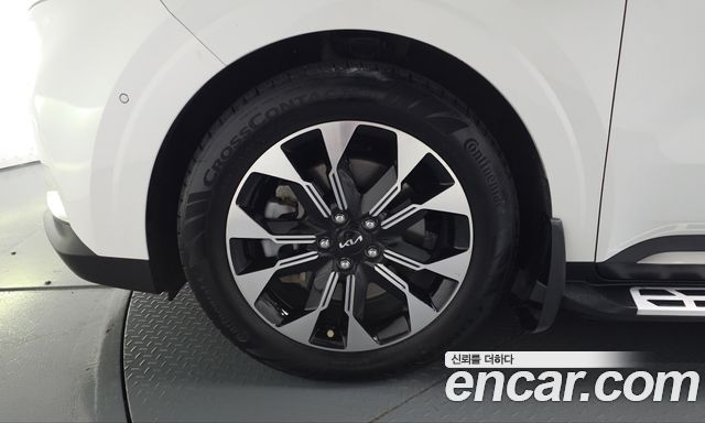 Kia Canival 2023 — photo 5