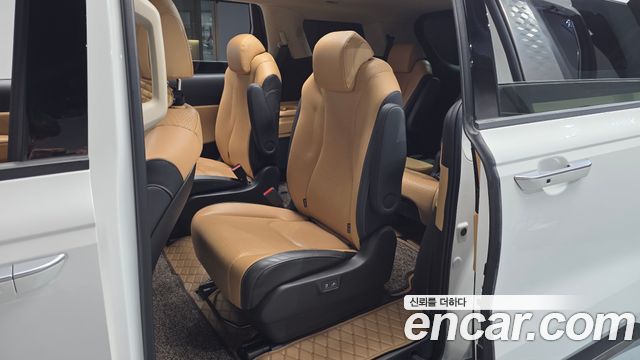 Kia Canival 2023 — photo 17