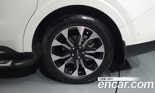 Kia Canival 2023 — photo 7