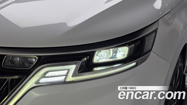 Kia Canival 2023 — photo 8