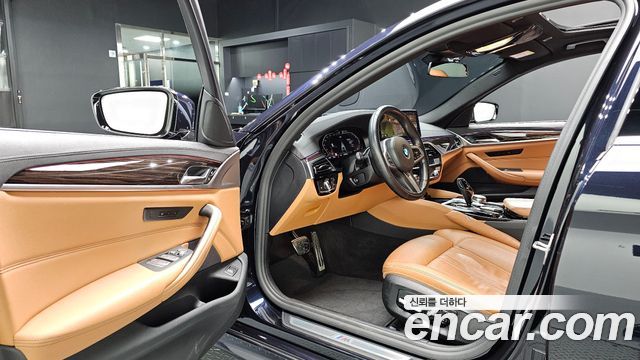 BMW 5-Series 2021 — photo 13