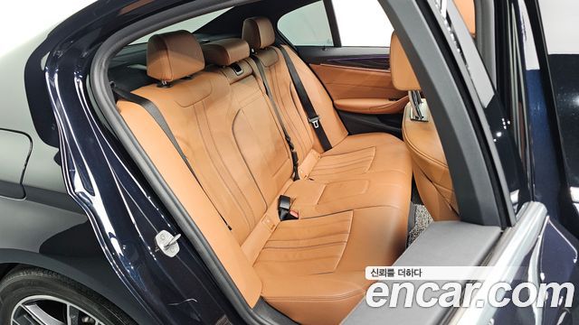 BMW 5-Series 2021 — photo 17